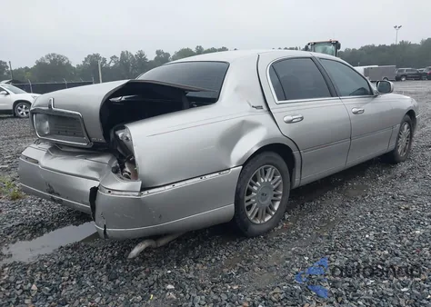 2010 Lincoln Town Car Signature Limited z USA, uszkodzony, nr VIN 2LNBL8CVXAX607074
